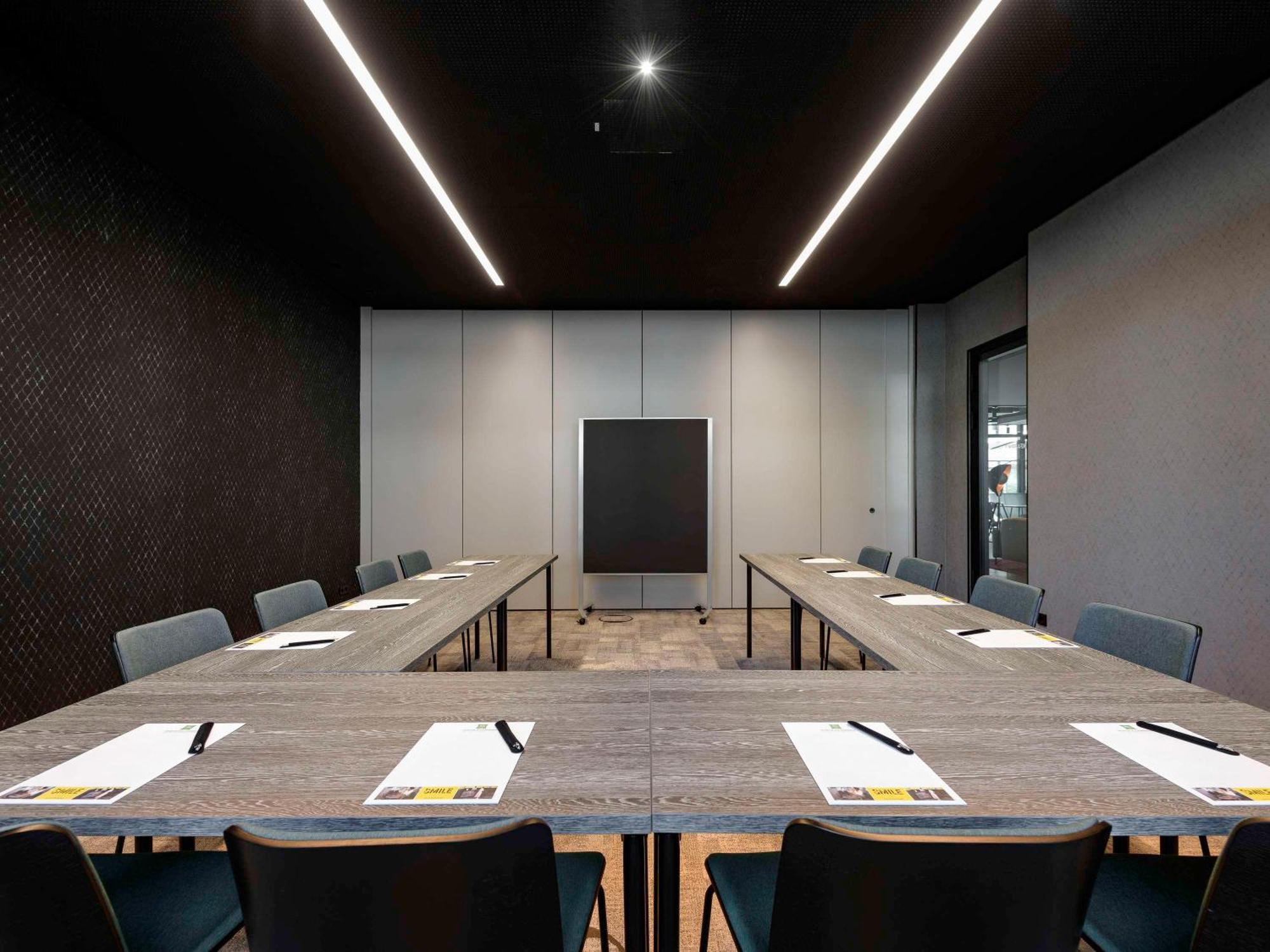 Ibis Styles Friedrichshafen Hotel Bagian luar foto